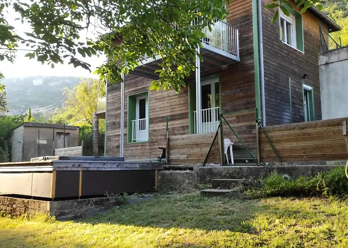 Maison au bord de l\'eau avec Jacuzzi