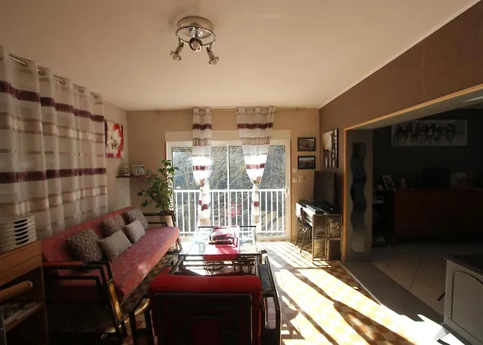 Maison Au Bord De L\'Eau Avec Jacuzzi