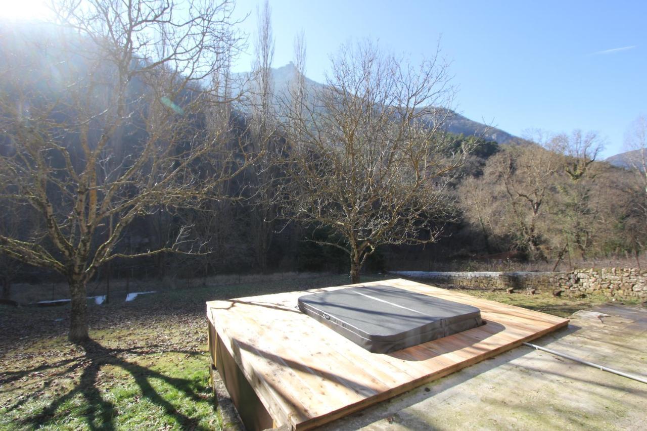 Maison Au Bord De L'eau Avec Jacuzzi *